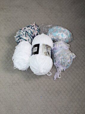 NWT Mainstay White Cozy Chenille Yarn 220 yd Skein Plus 4 Coordinating Partials